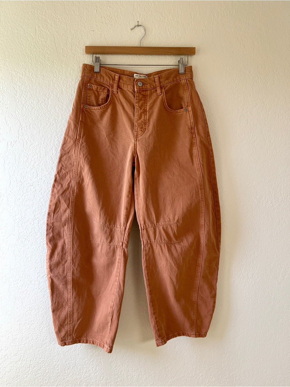 We The Free good luck mid rise barrel jeans / ginger root colorway / size 25 - Picture 2 of 8